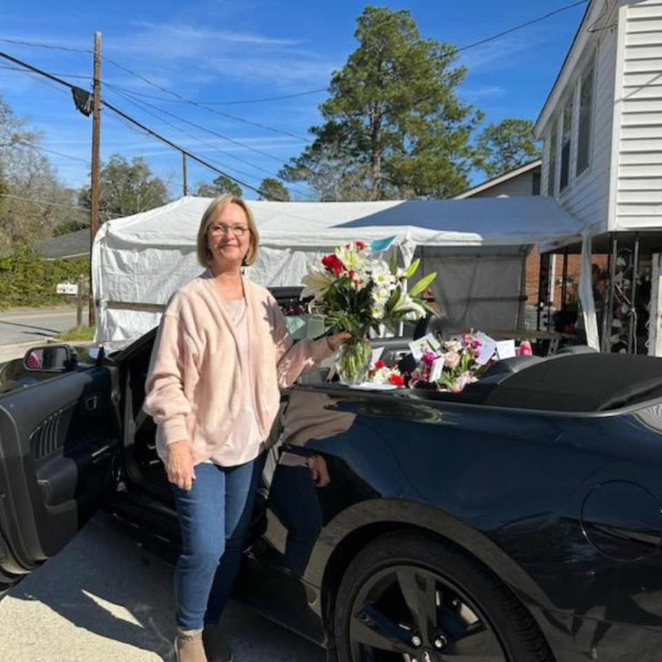 debbie-vives-loading-flowers-for-delivery