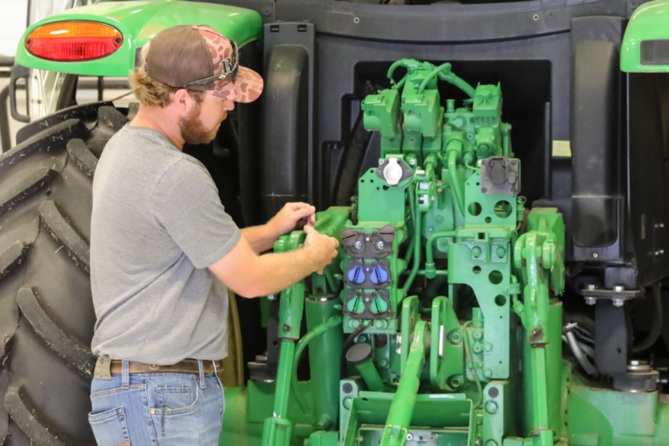 agribusiness-students-get-instruction-from-local-professionals