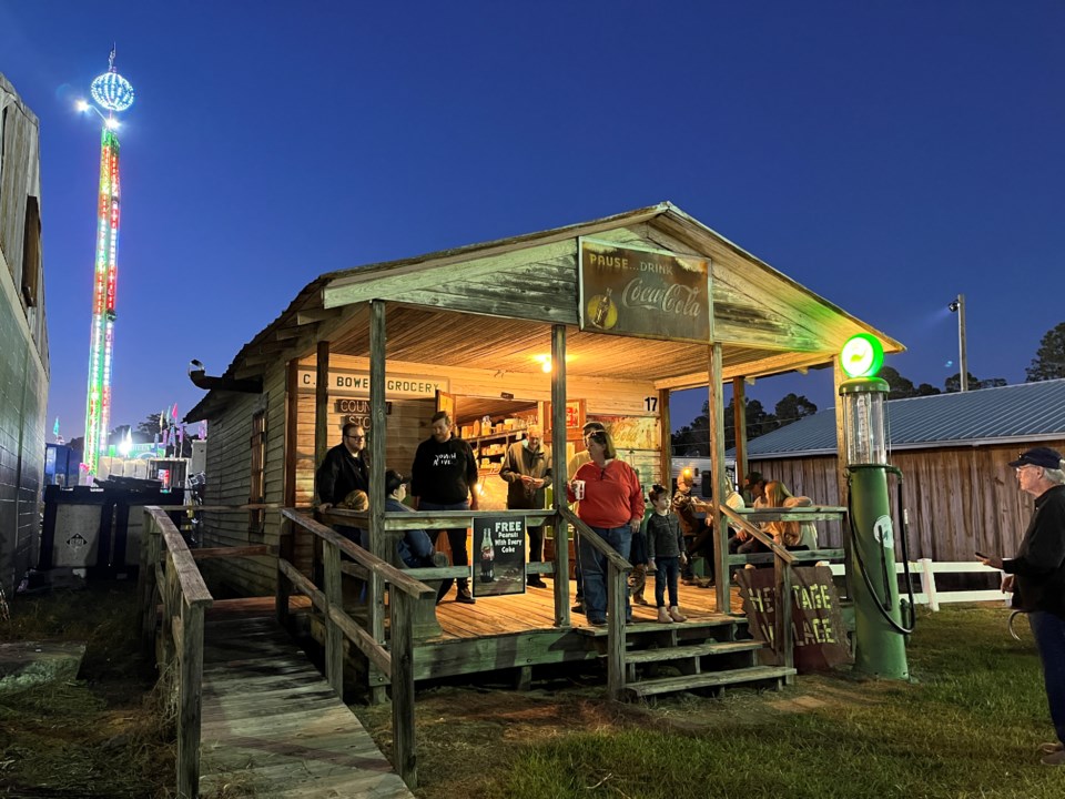 countrystorenighttime