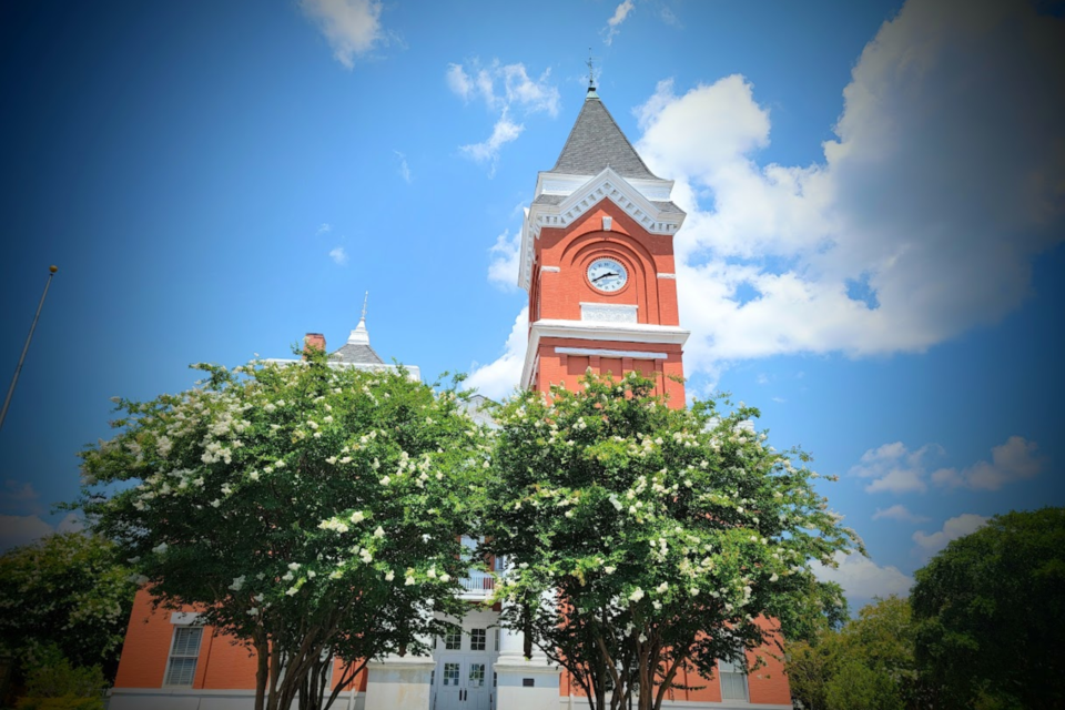 courthouse-behind-white-crepe-myrtles