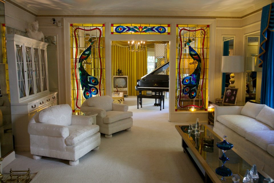 graceland_living_room