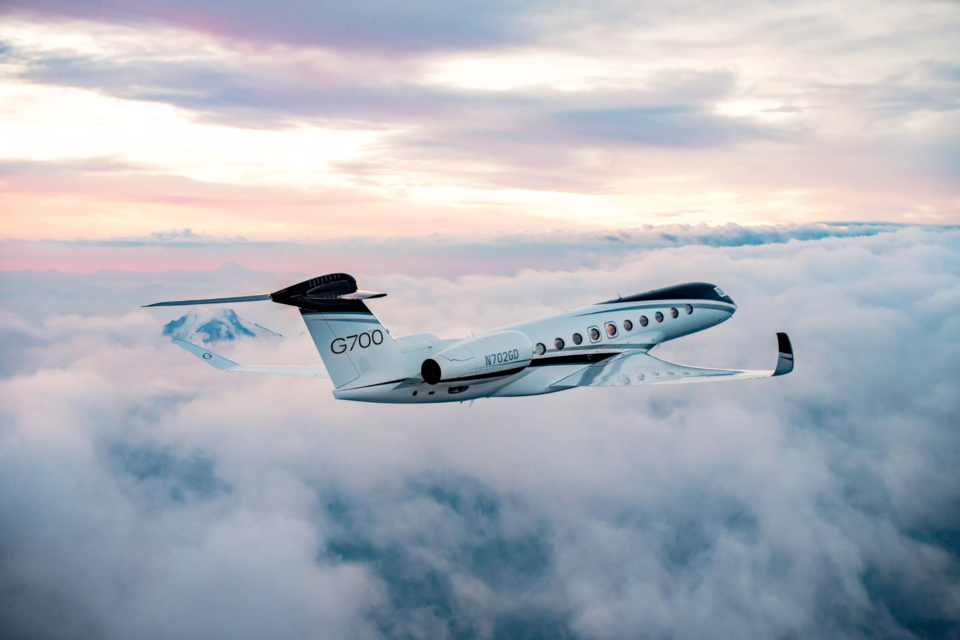 gulfstream-begins-g700-customer-deliveries