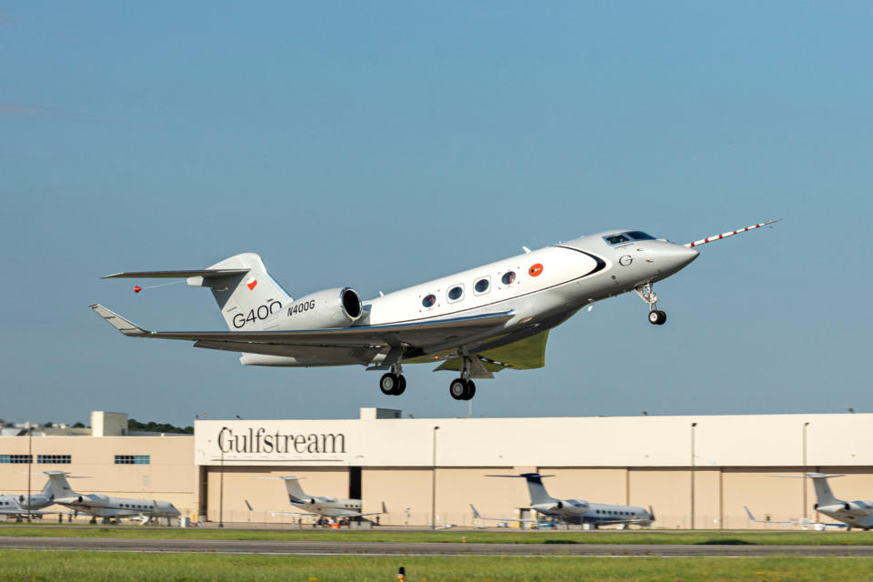 gulfstream-g400-completes-first-flight
