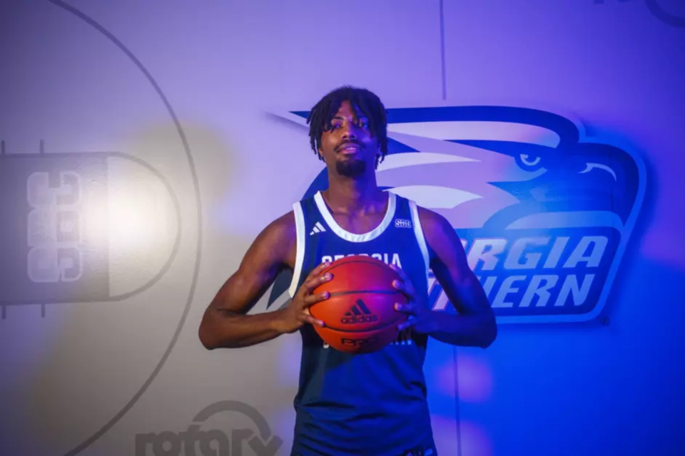 mens-basketball-signs-transfer-forward-andres-burney