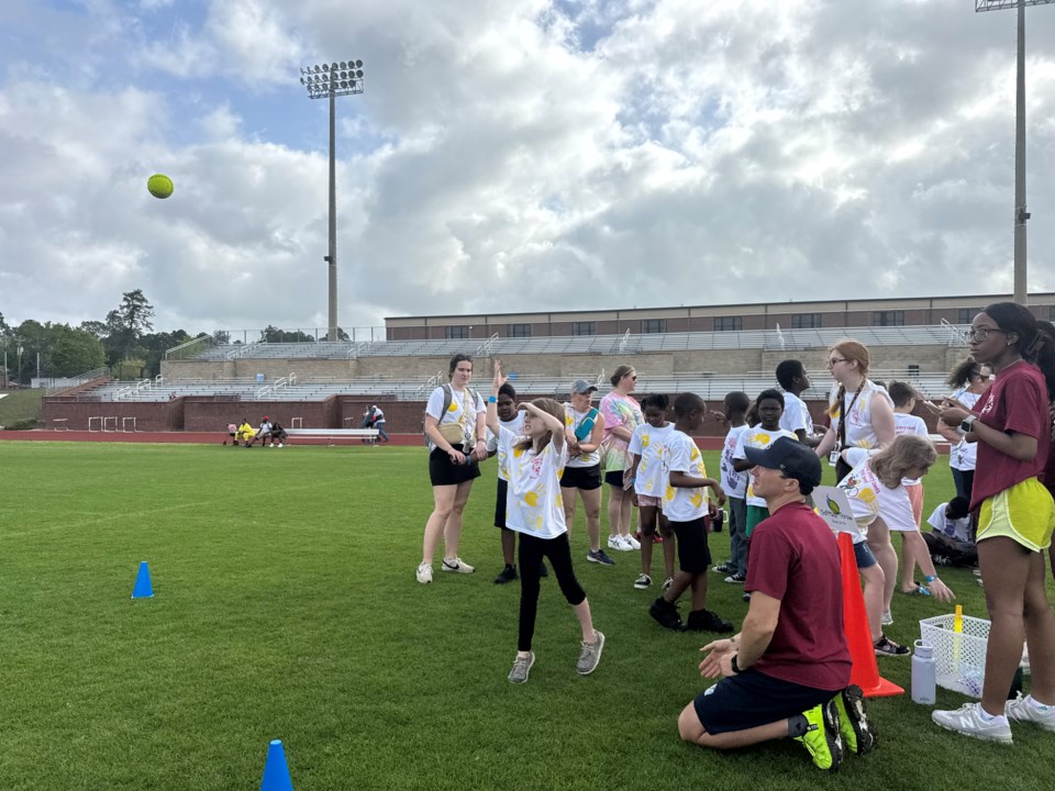 softball-throw