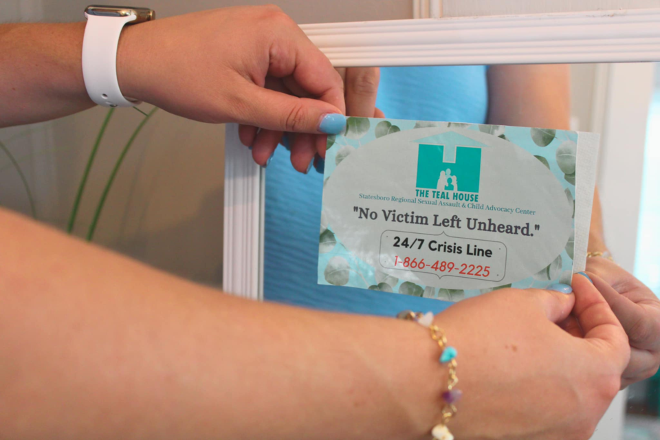 tealhousecrisisline-feature