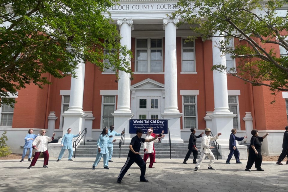 Master Ya Jun leading the Statesboro Tai Chi Group through the 24 forms.