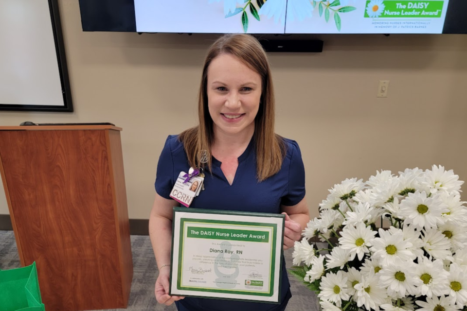 Diana Ray with her Nurse Leader Daisy Award