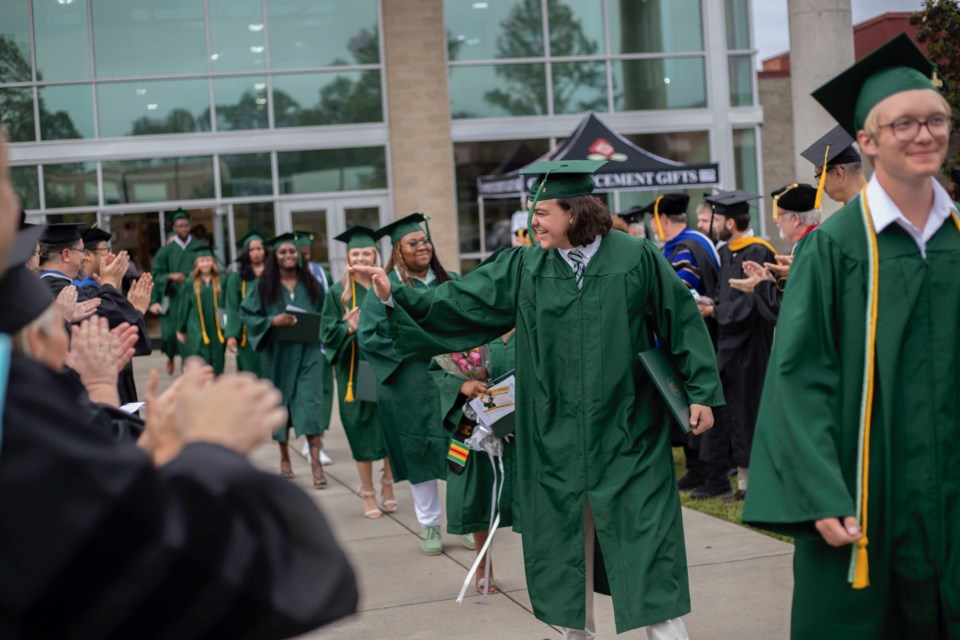 EGSC held its spring commencement ceremony in the evening of May 12 at the gymnasium on the EGSC Swainsboro campus. 