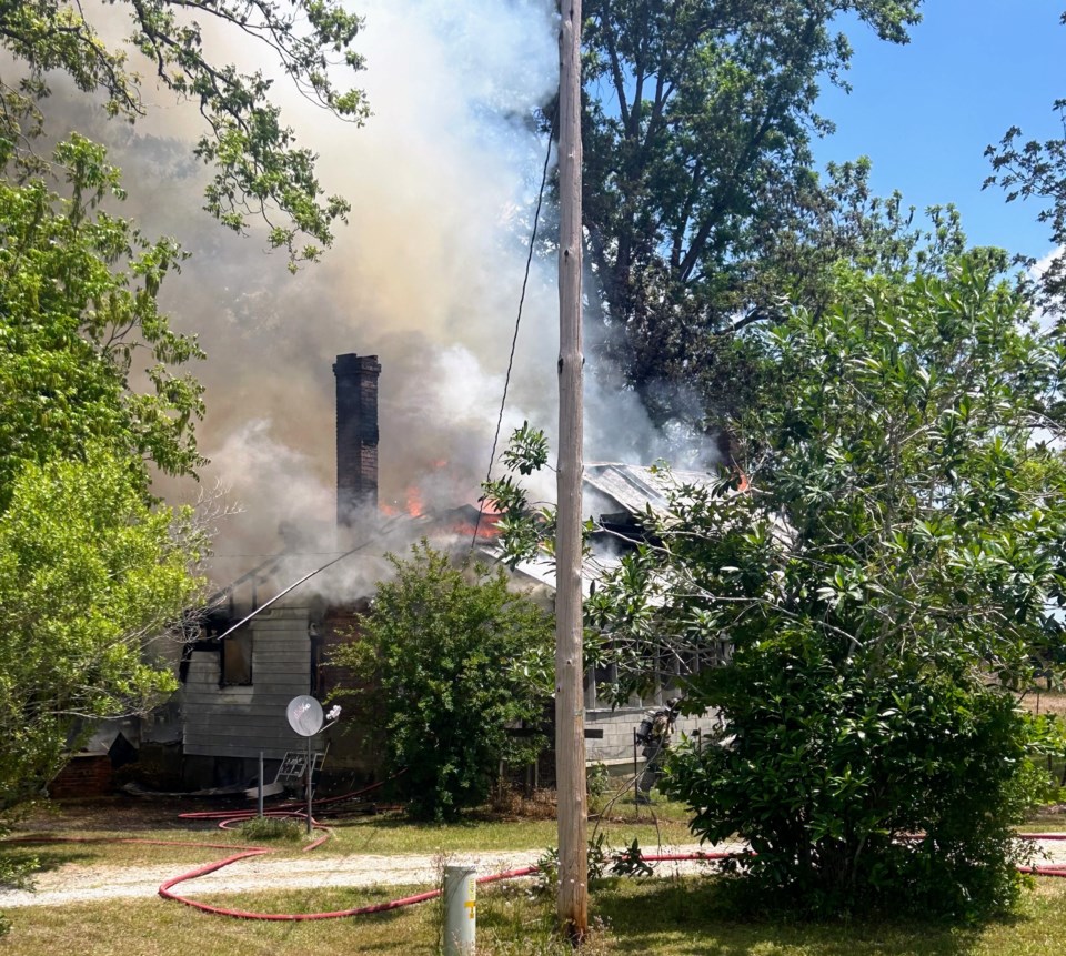 043025-old-river-road-fire1