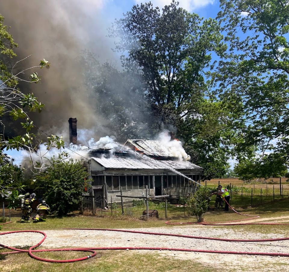 043025-old-river-road-fire2