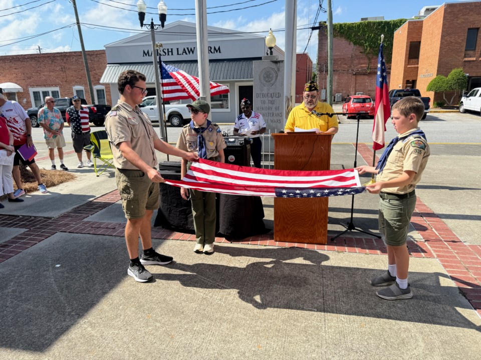 070425-flag-boy-scouts
