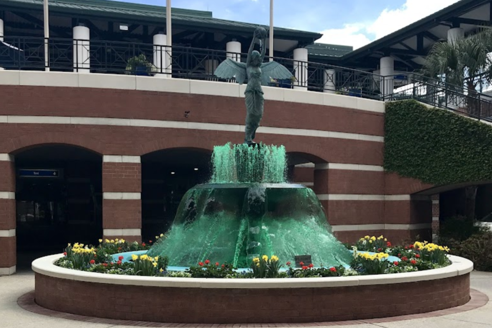 03-12-2023-savannah-hhi-airport-fountain-green-for-st-patricks-day