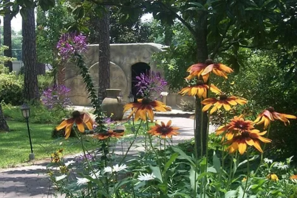 041925-guido-tomb