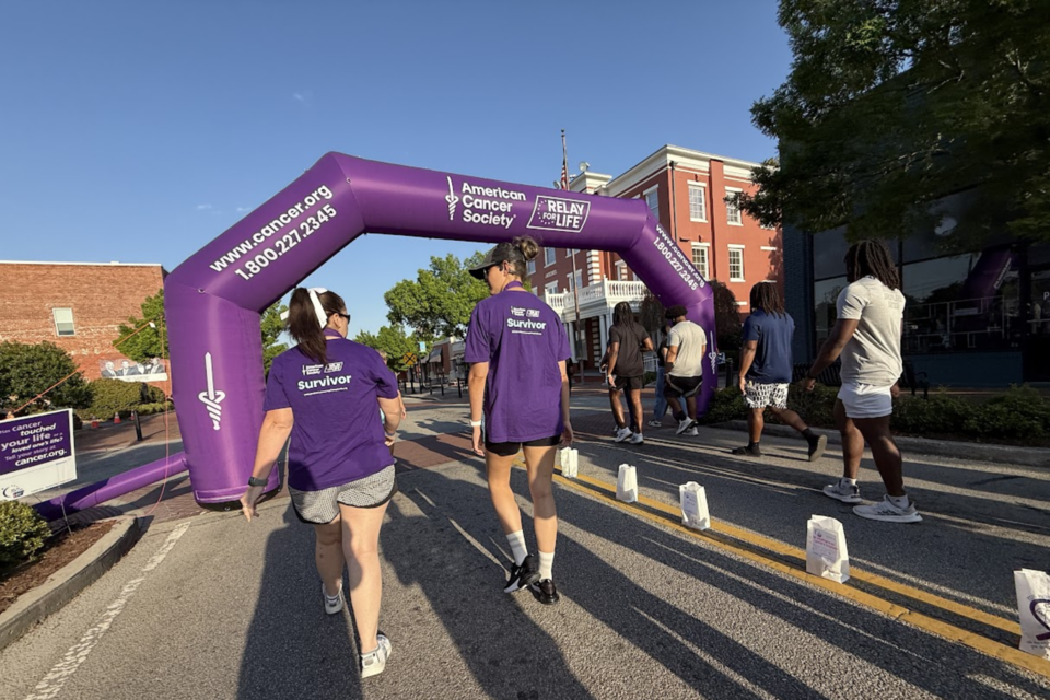 041825-acs-survivors-walk