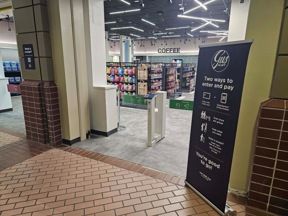 photo-gus-mart-amazon-pay