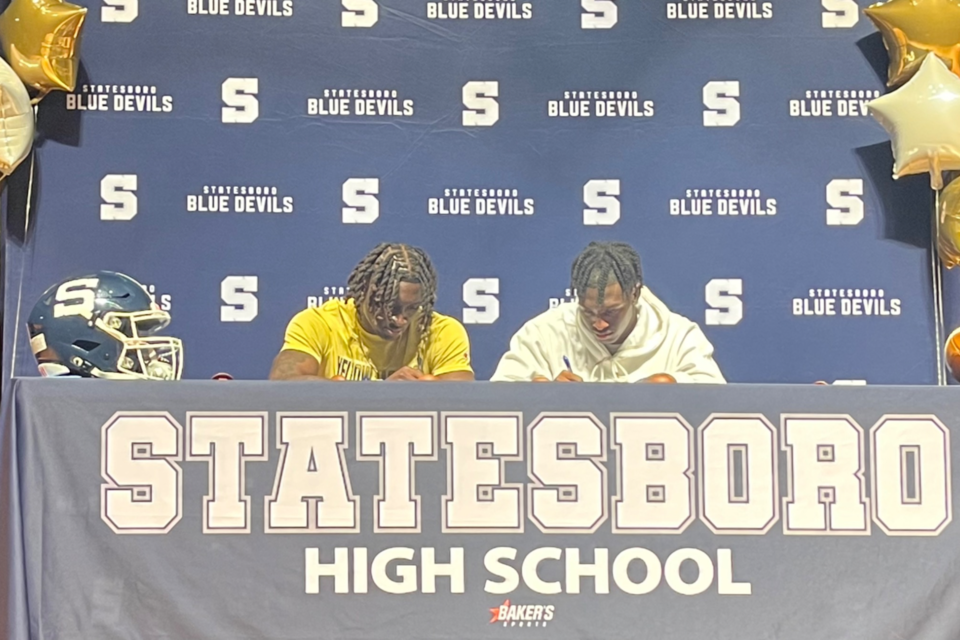 12-20-2023-kam-mikell-and-amontra-bradford-sign-colle-athletic-scholarships