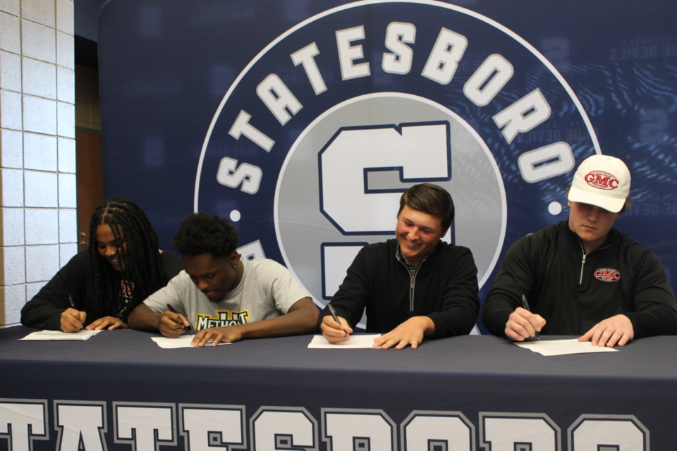 four-shs-athletes-sign-college-athletic-scholarships