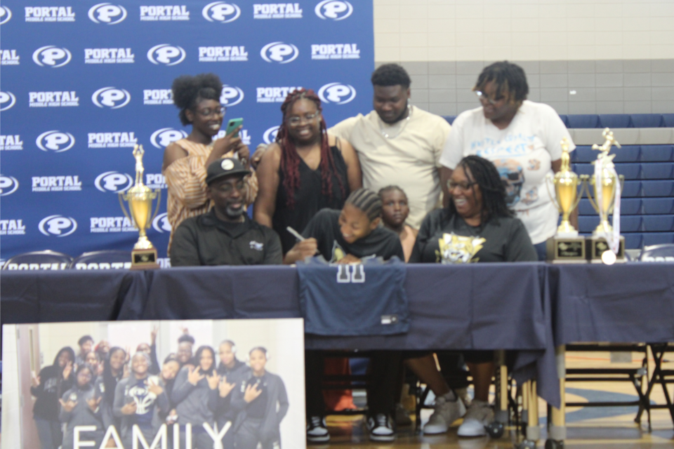 glendia-lowe-athletic-signing