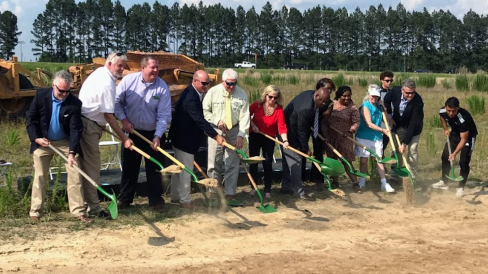 Publix-Ground-breaking-take-2