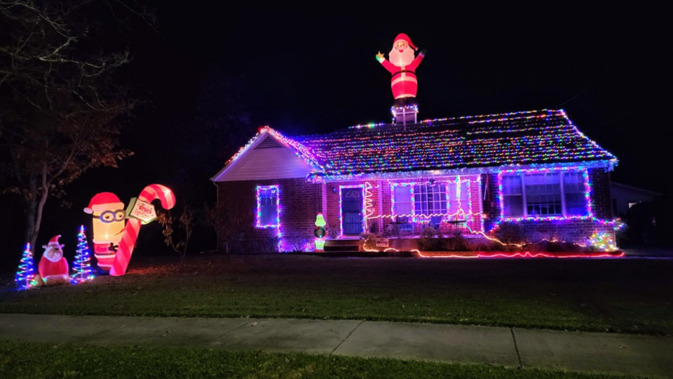 Savannah-Ave-Christmas-house