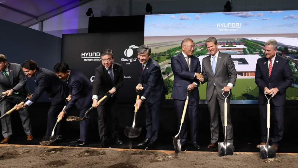 UntitledGovernor Brian P. Kemp, along with Hyundai Motor Group (HMG) Executive Chair Euisun Chung and company officials, officially broke ground today on Hyundai Motor Group