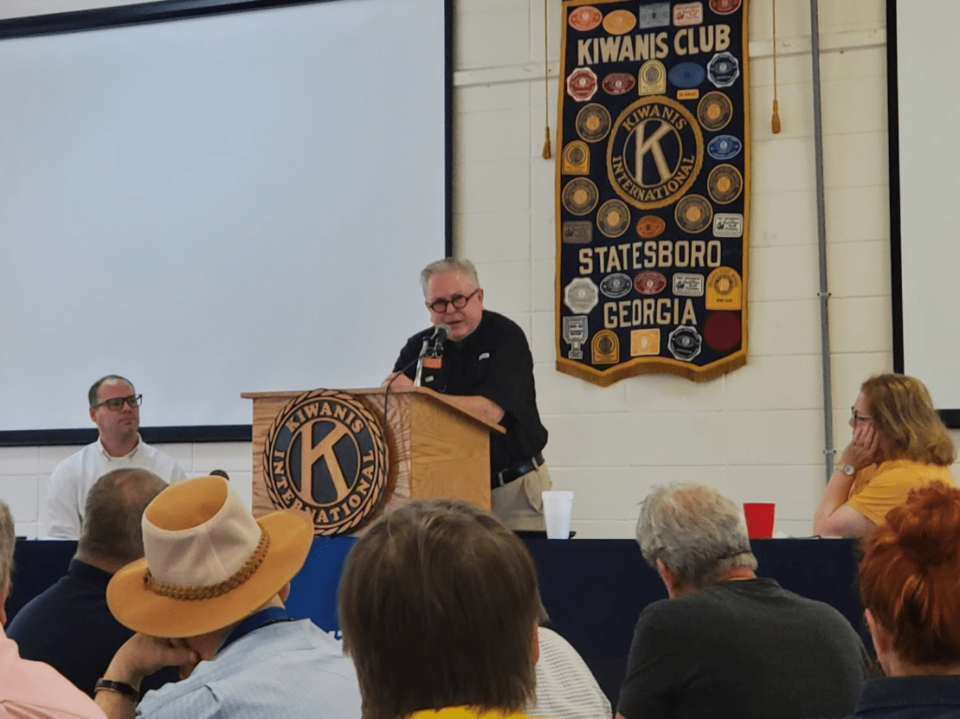 DeWayne Grice speaks to Kiwanis