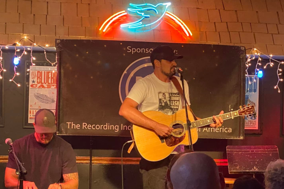 Drew Wiggins &#8211; Blue Bird Cafe