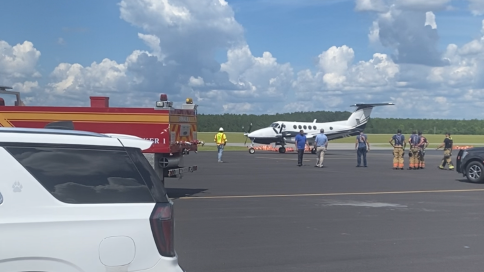 6-27-plane-emergency-landing-1