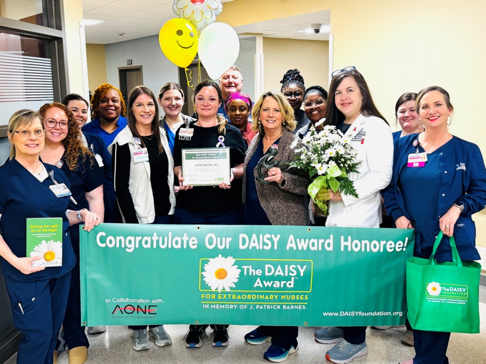 katie-wilson-and-4th-floor-team-and-hospital-leadership