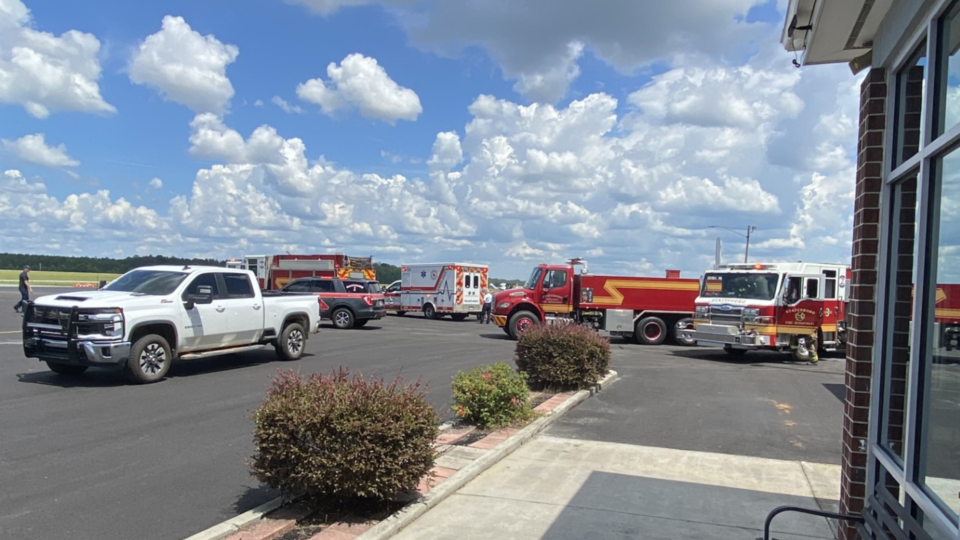 plane-landing-first-responders