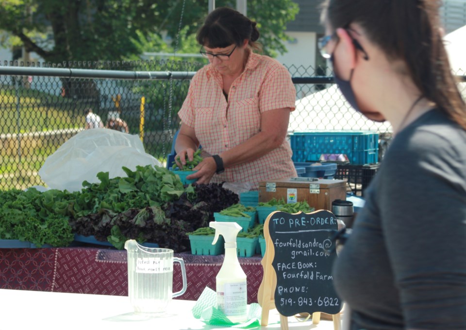 20200604farmersmarketAK10