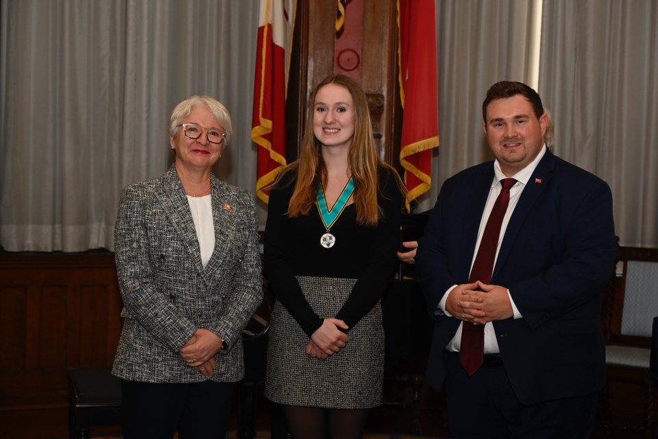 Alexandra Elmslie (centre) receives the 2021/22 Ontario Medal for Young Volunteers, on March 1. 