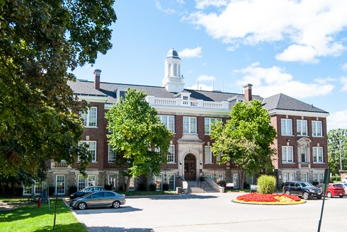 veterinary canada colleges