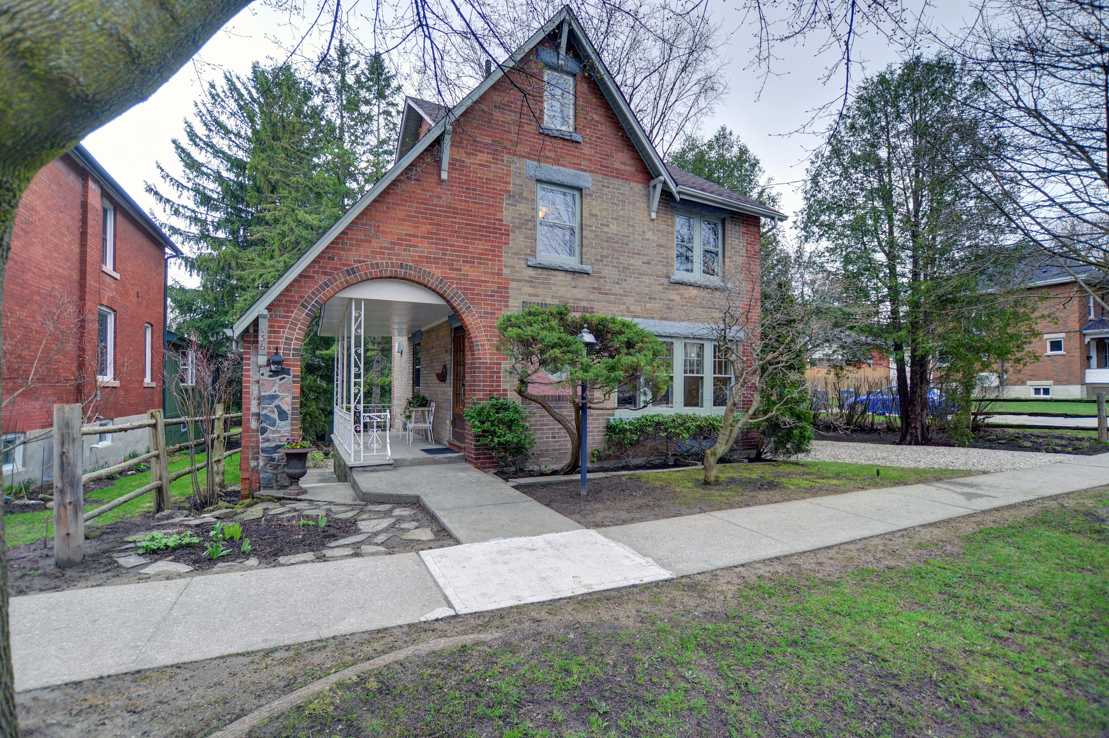 Spotlight Residential Sanctuary On Oversized Lot Hits The Guelph