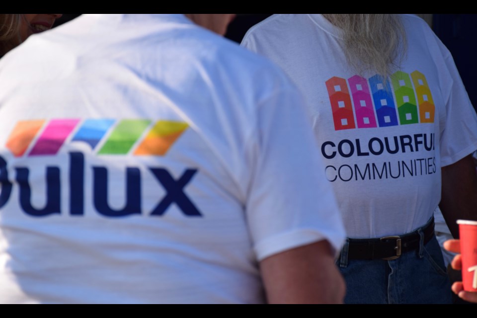 Signing up to volunteer had its perks, including coffee, muffins, and colourful t-shirts. 