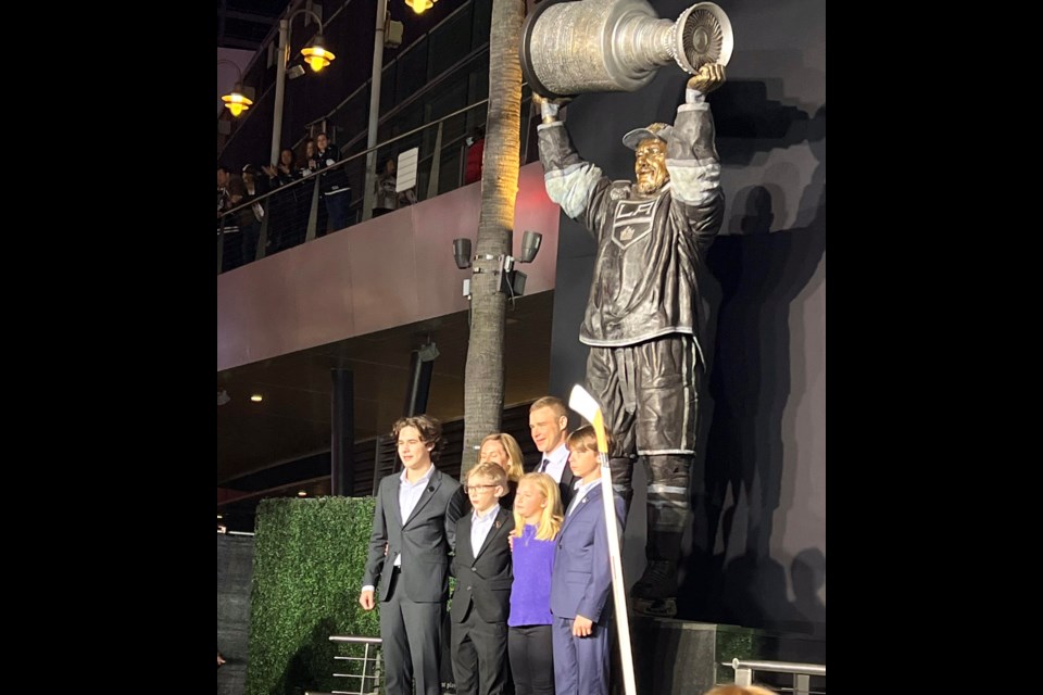 Kings honor Dustin Brown with statue unveiling and jersey