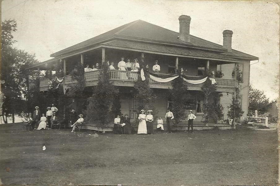 Many people from Guelph, Preston and Hespeler dined at Puslinch Lake and stayed at the hotel in the 1920s.