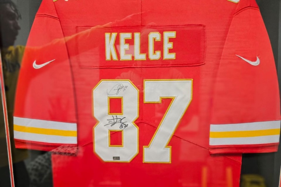 Jersey signed by Taylor Swift and Travis Kelce.