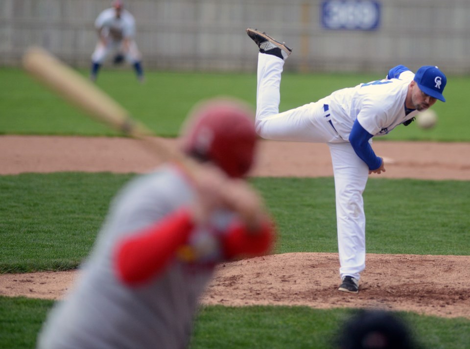 20160508 GUELPH ROYALS MACKEY 3 ts