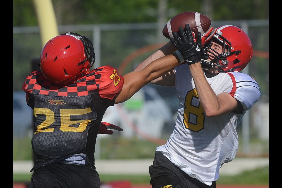 Matthew MacGillivray (8) makes a catch in front of Simon Chaves during the first day of training camp Friday, Aug. 10, 2018, at Alumni Stadium. Tony Saxon/GuelphToday