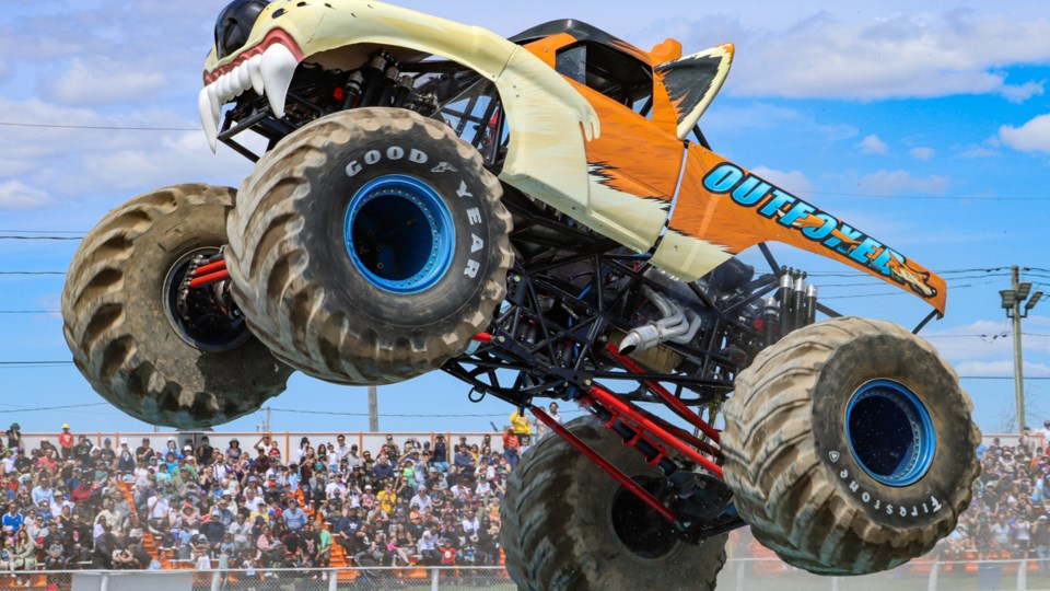 20230530thumbmonstertrucks