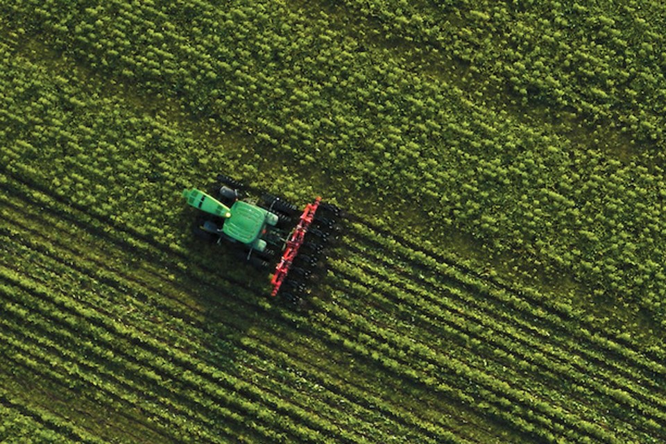 20230315farmfieldwithtractoruofgphoto