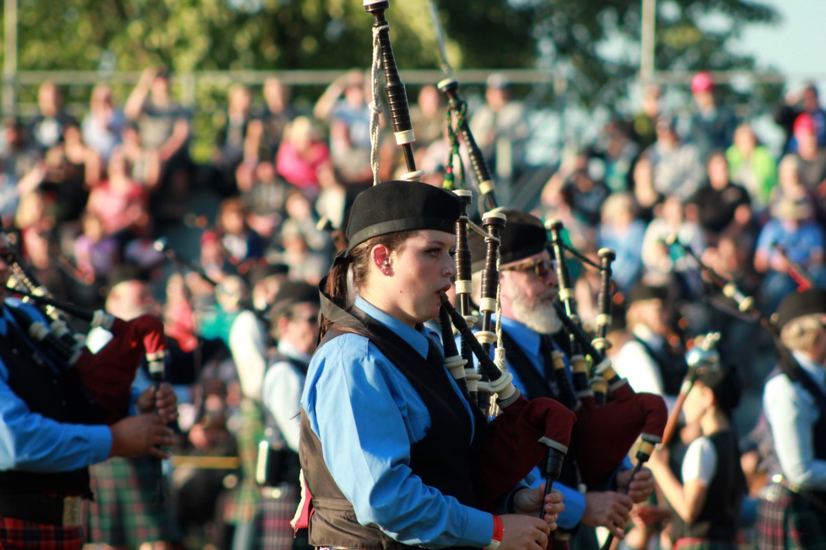 Thousands gather as Fergus Scottish Festival and Highland Games kicks