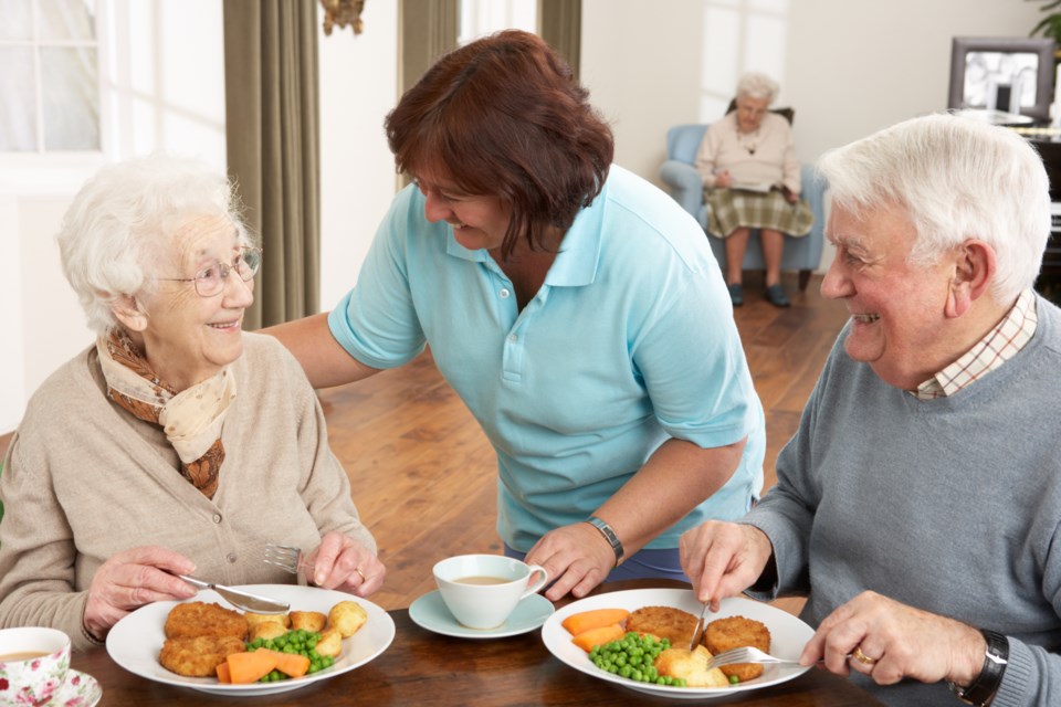 091818-meals on wheels-seniors home-retirement-assisted living-AdobeStock_30838671