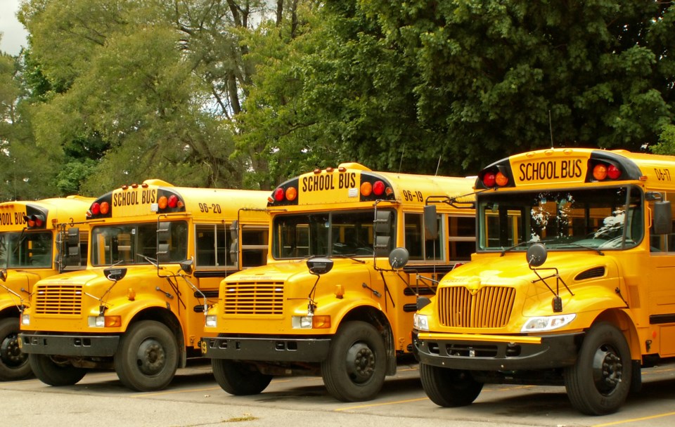 010517-school bus-AdobeStock_1089998