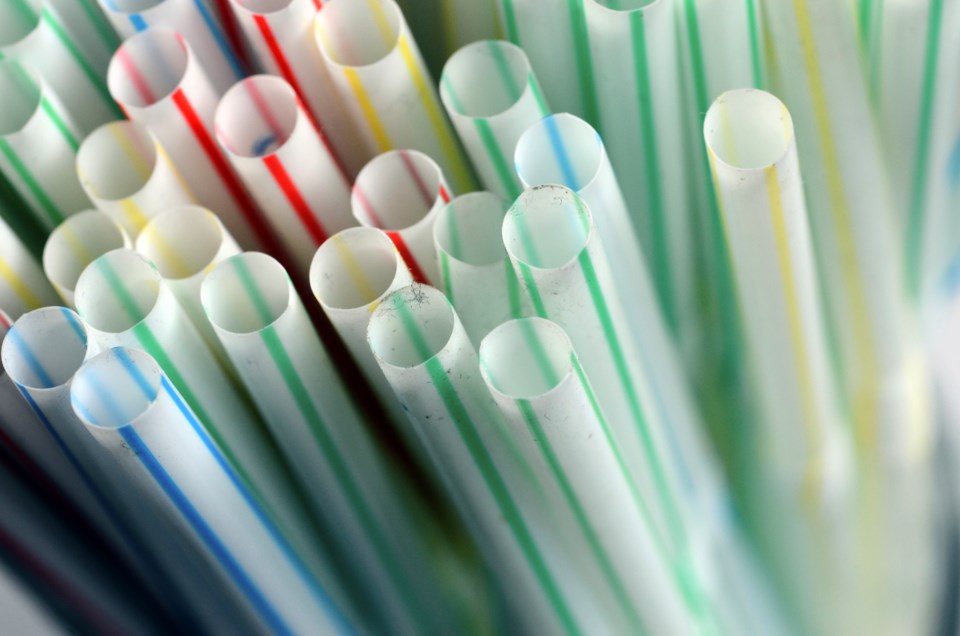 050218-plastic drinking straw-AdobeStock_201880208