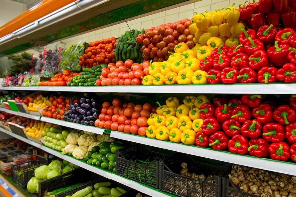 052418-fruit-grocery store-shopping-vegetables-produce-market-AdobeStock_108194621