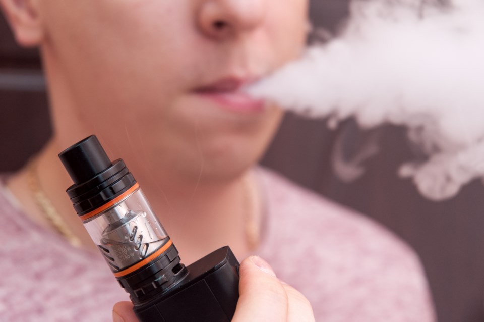 030919-vaping-e cigarette-AdobeStock_129782009