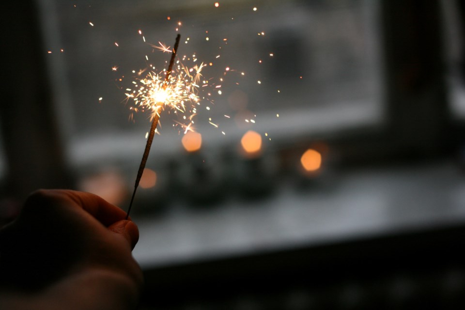 122920 - sparkler - danil-aksenov-gWZfmnDoL_E-unsplash